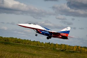 «Стрижи» прилетели в Челябинск показать в честь его дня рождения фигуры высшего пилотажа